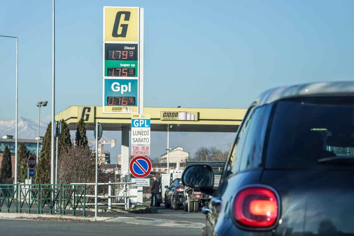 Il prezzo della benzina sta scendendo - Mondofuoristrada.it