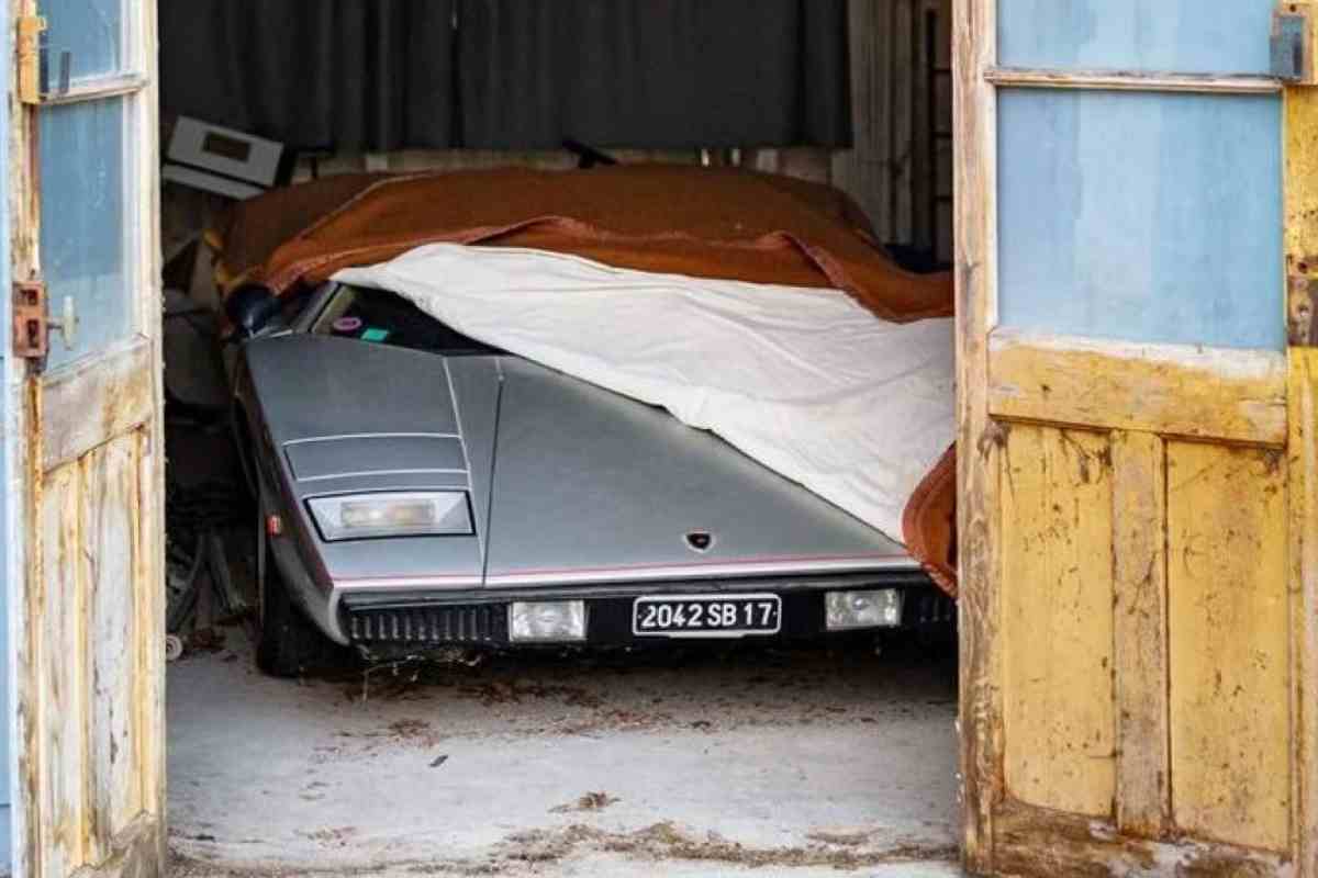 Lamborghini Countach abbandonata in garage...a causa dell'assicurazione (Web source) 10 marzo 2023 mondofuoristrada.it