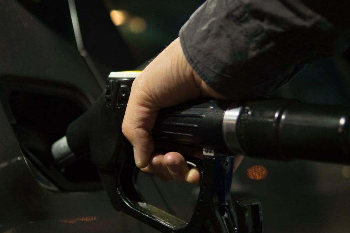 distributore benzina rifornimento 