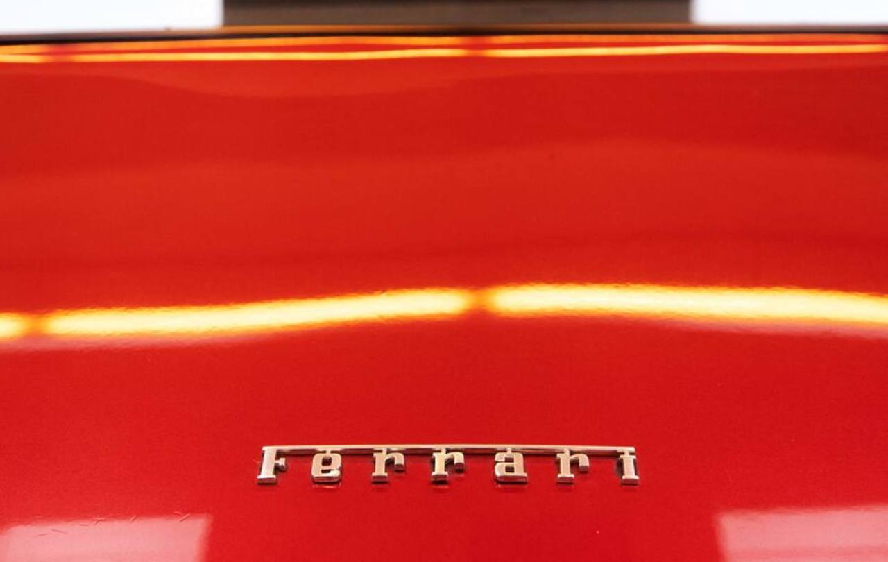 logo ferrari