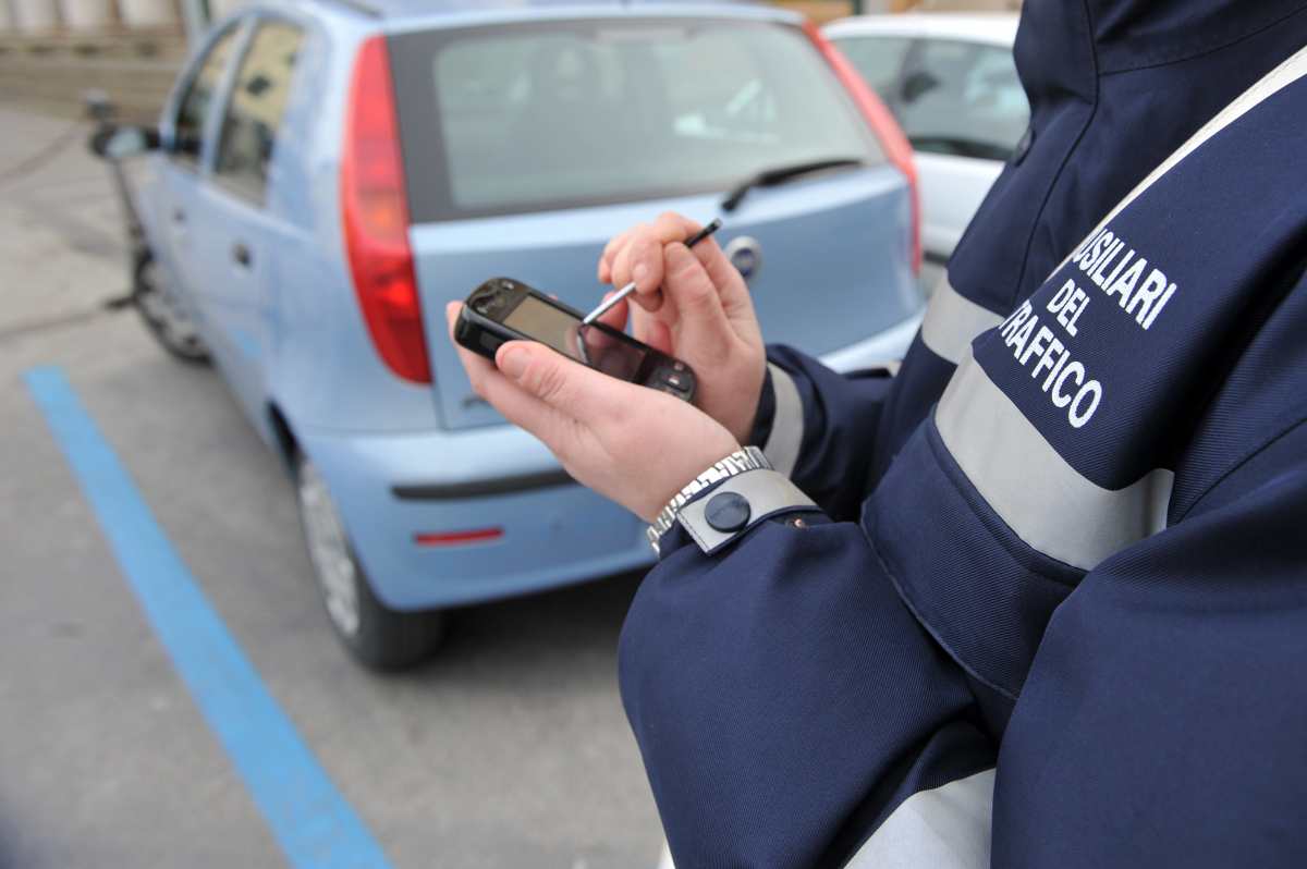 Multa auto senza assicurazione strada privata cassazione 