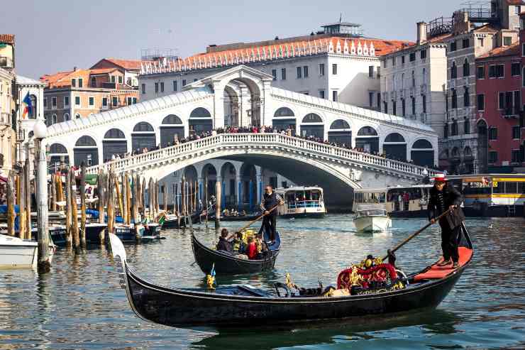 Tra i mezzi di trasporto più particolari del mondo c'è anche la gondola