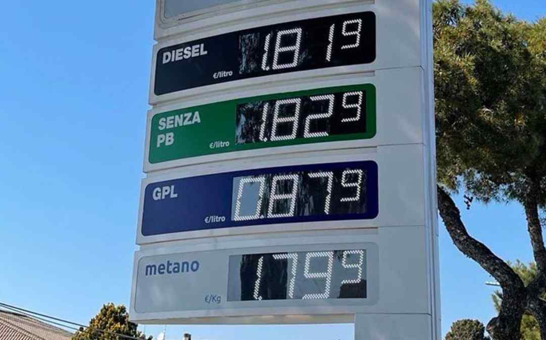 prezzo carburanti