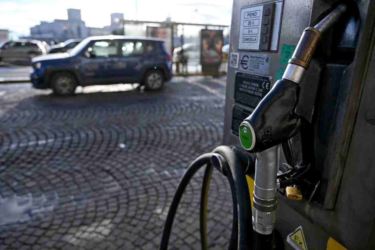 Aumentano benzina e diesel 