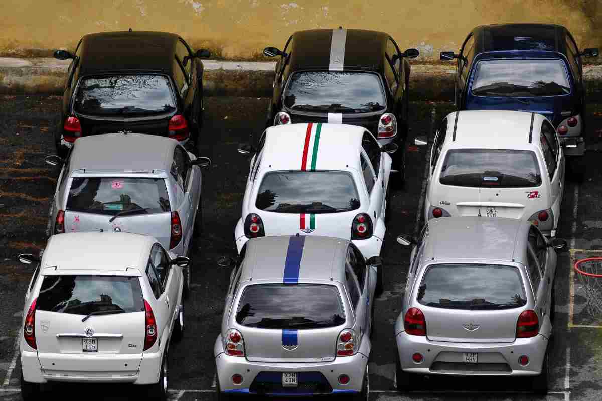 Sosta selvaggia minicar, pioggia di multe in arrivo
