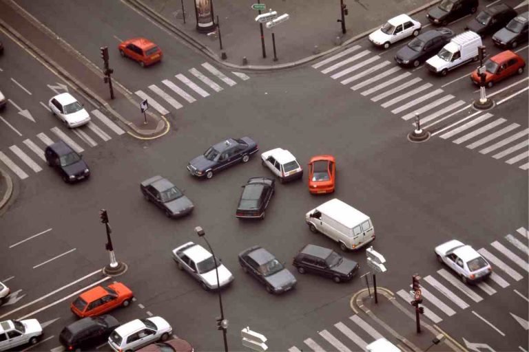 Test difficilissimo se sai chi passa per primo a questo incrocio sei davvero un genio Pochi