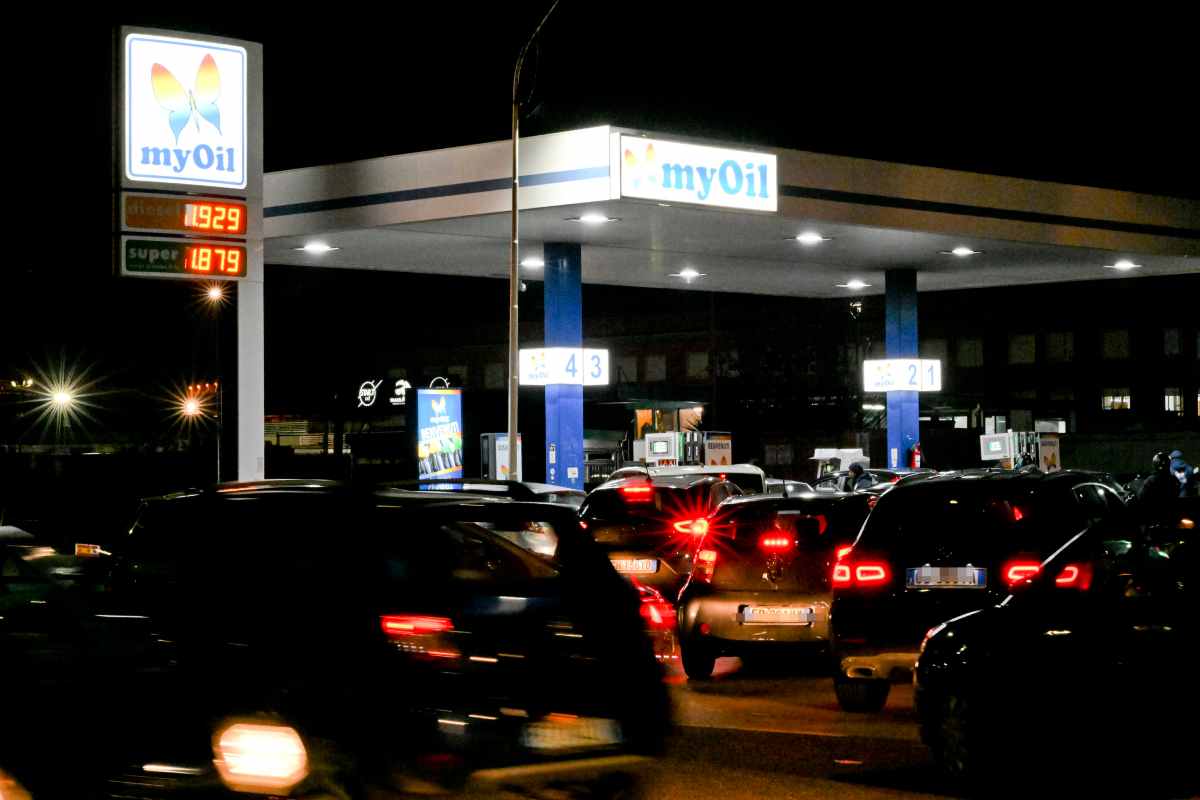 Prezzo carburanti cambiano prezzi