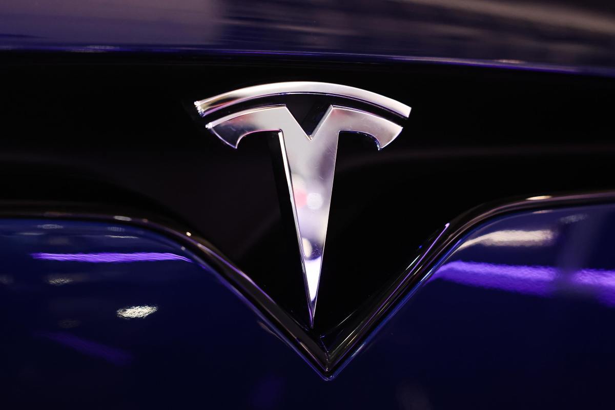 Logo Tesla