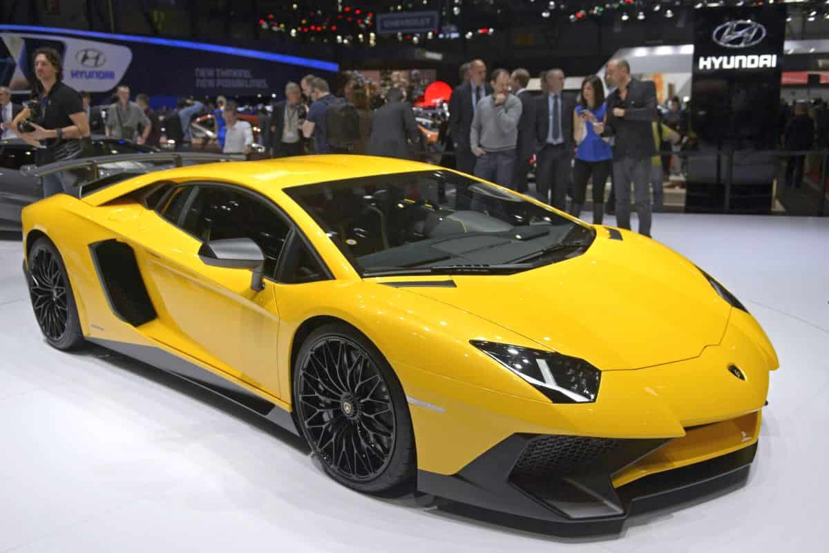 Lamborghini Aventador in autostrada