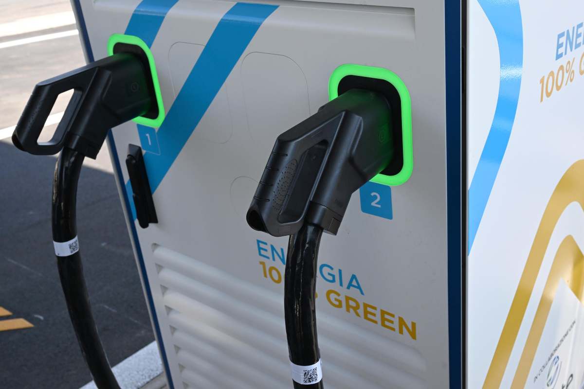 Quanto costa la ricarica elettrica: i prezzi in Italia