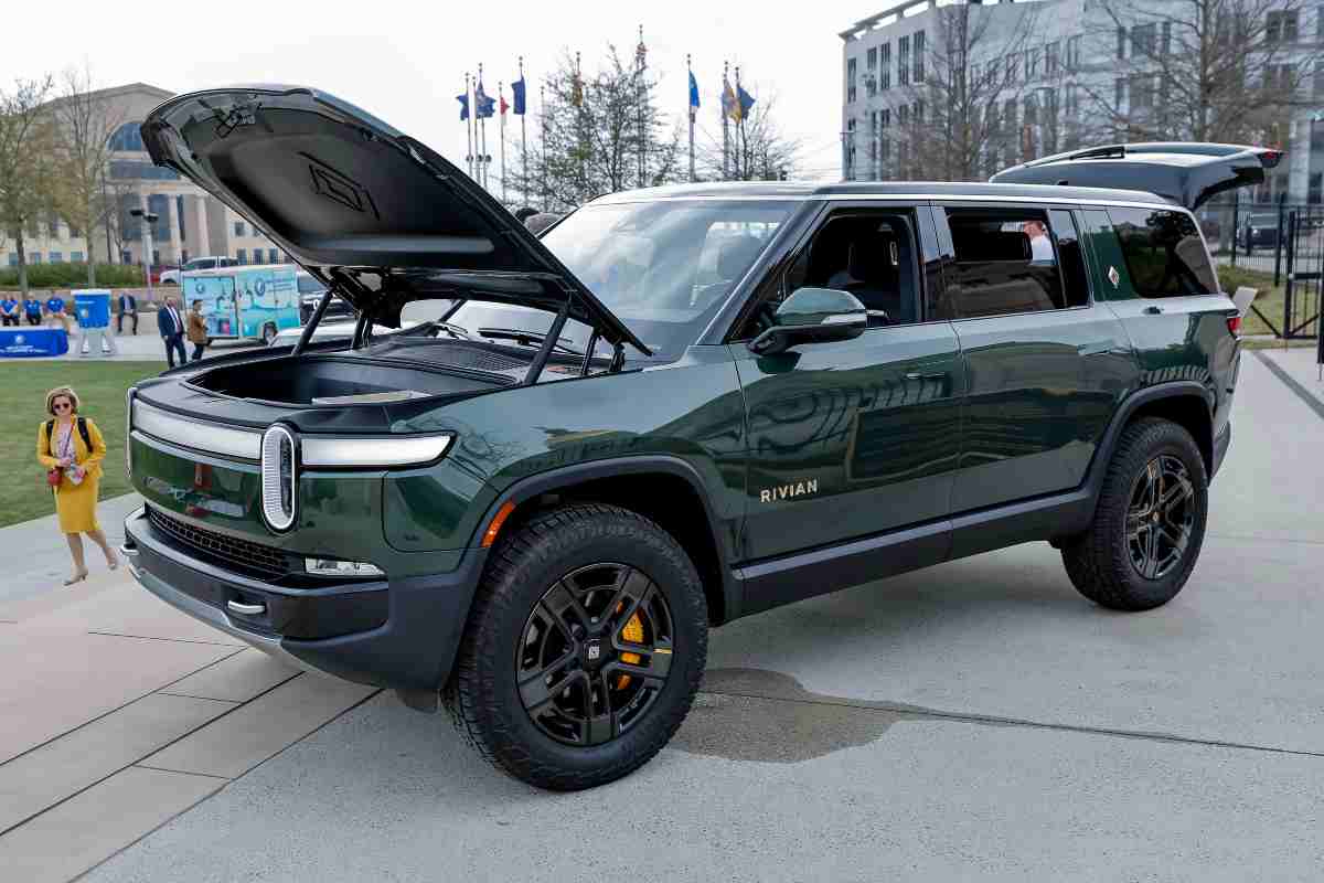 Rivian suv elettrico