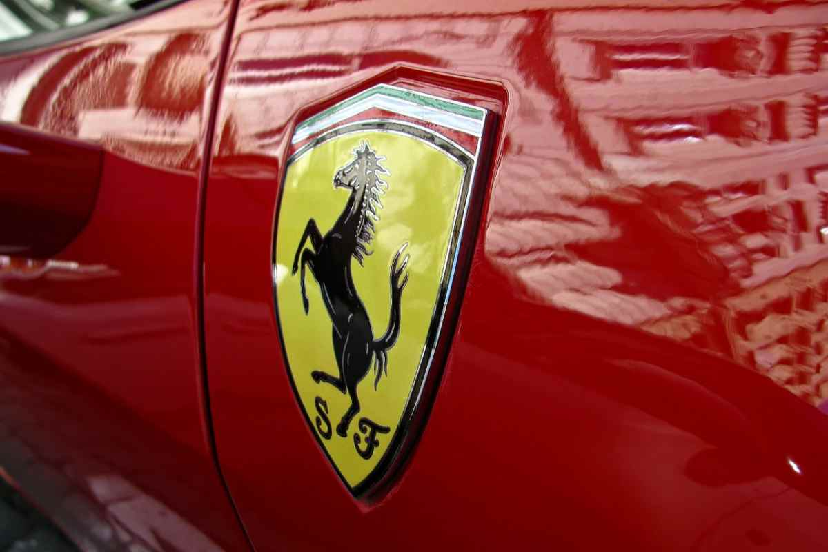 cambio logo ferrari