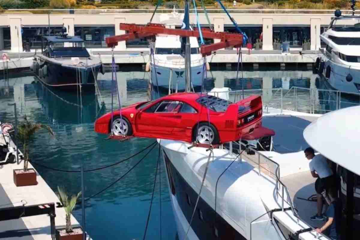 Ferrarin F40 "sospesa" in mare