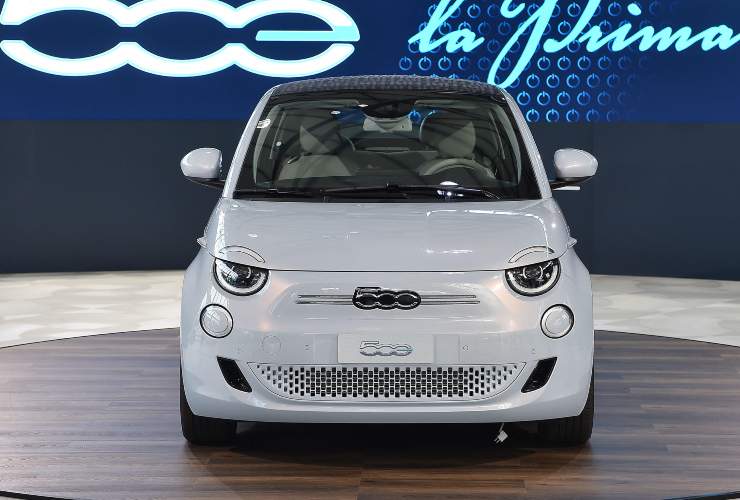 Fiat 500 Elettrica richiamata