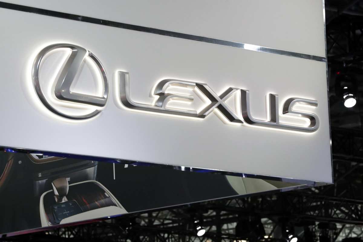 nuovo suv lexus economico