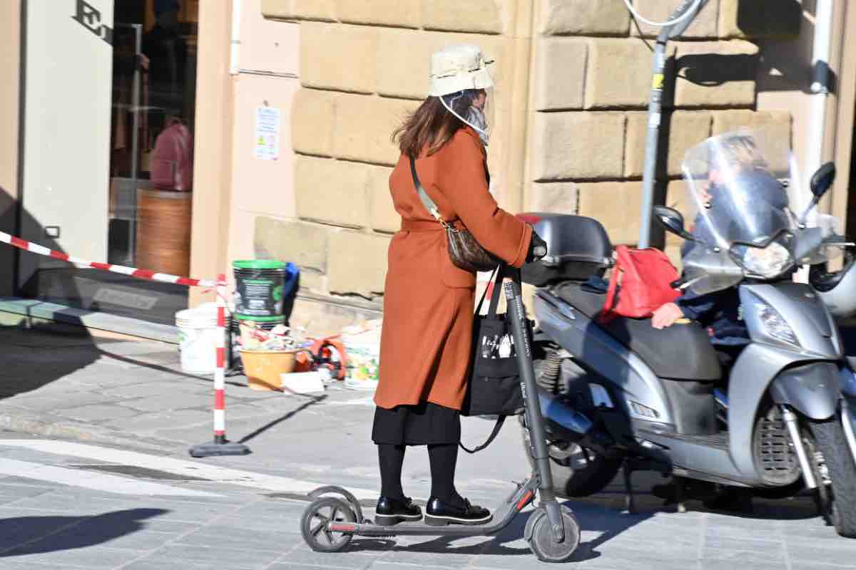 The new electric scooter that transforms into a rickshaw: the “Made in Italy” revolution has begun