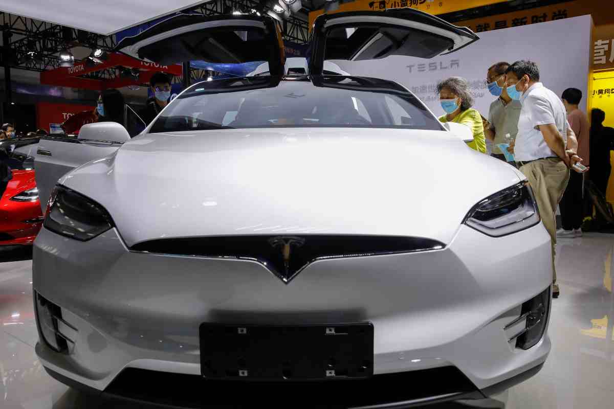 tesla model x stop produzione