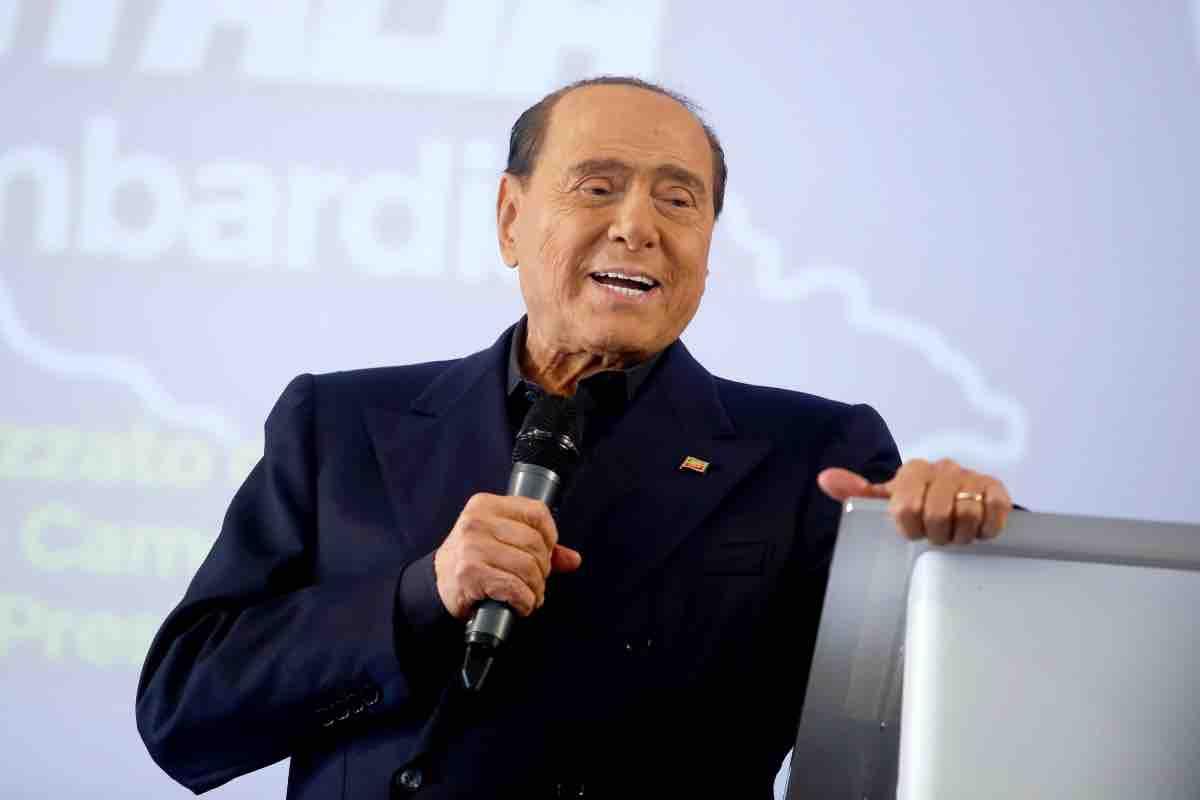 Silvio Berlusconi introdusse il superbollo in Italia