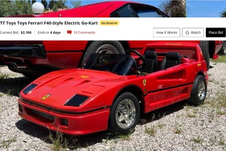 Ferrari all'asta giocattolo