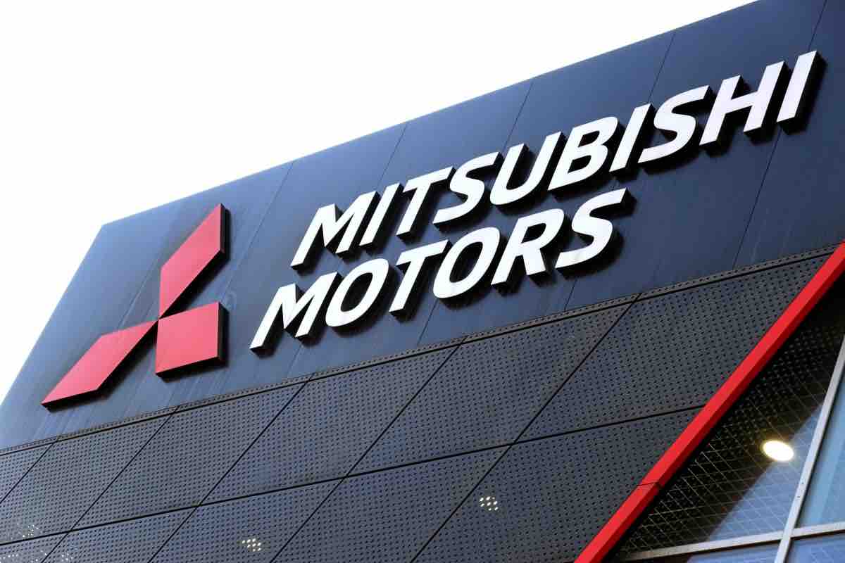 Mitsubishi motors cartellone