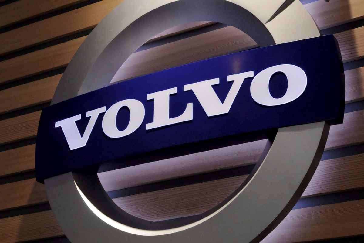 volvo ex30 suv elettrico