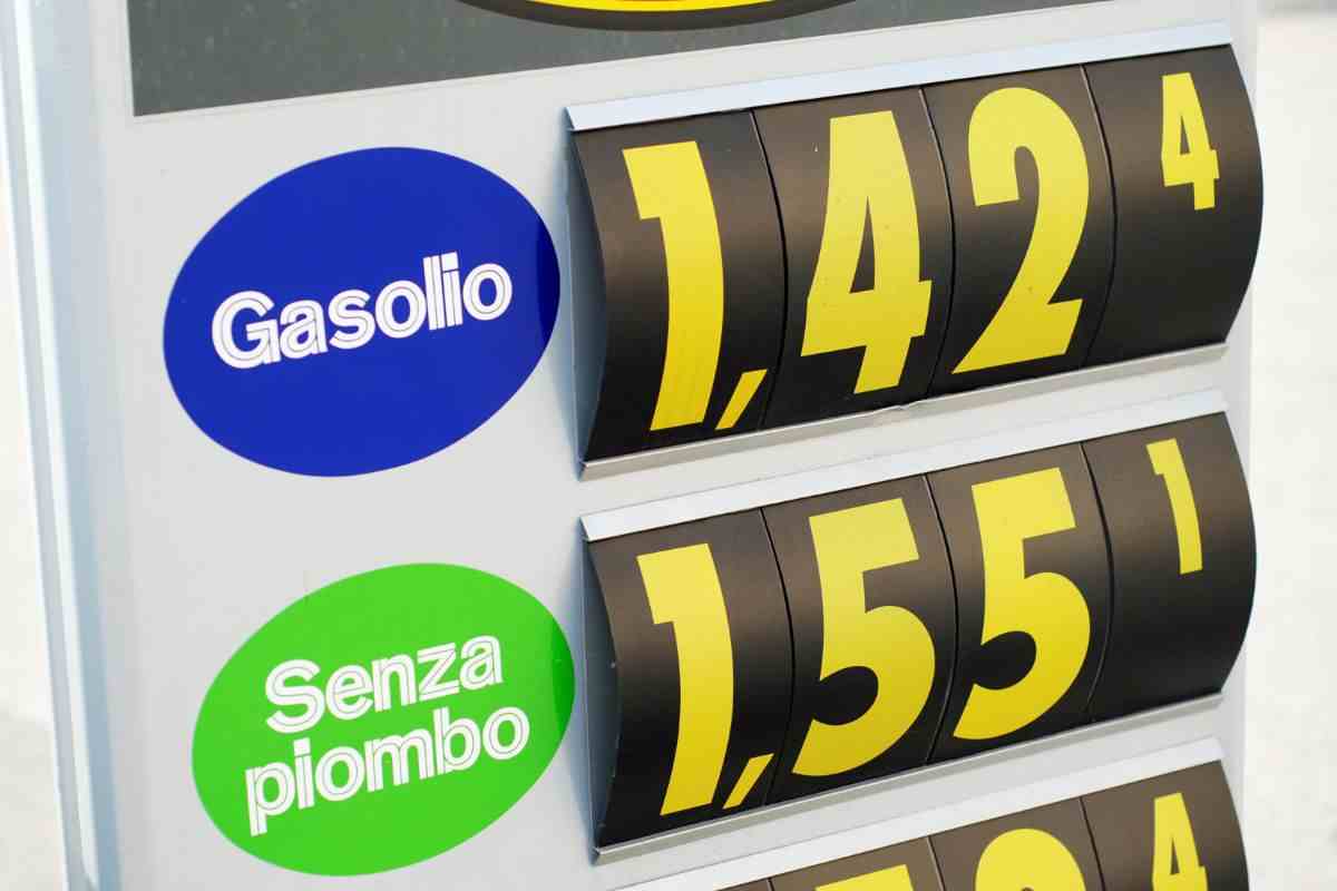 prezzo benzina distribuore