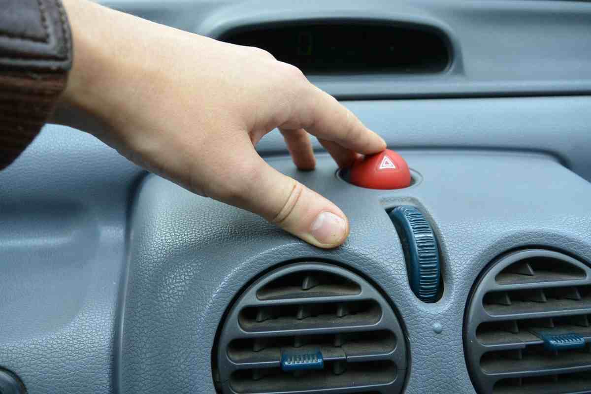 Pulsante auto, il tasto che pochi conoscono