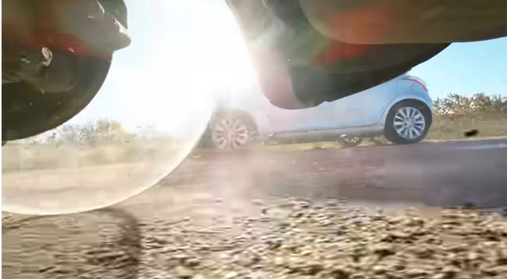 Toyota Supra con ruote trasparenti