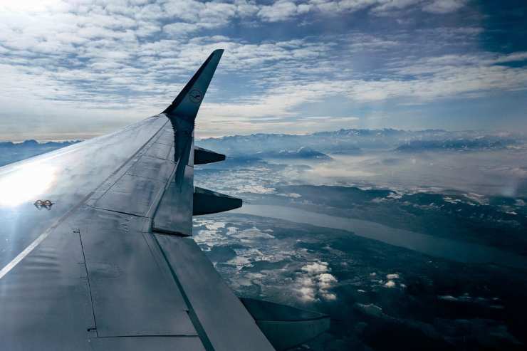 A cosa servono i ganci gialli sull'aereo