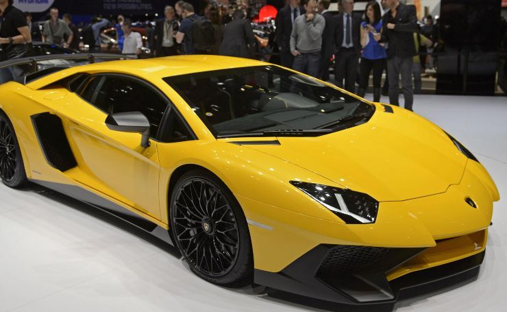 Una delle auto di Dybala è la Lamborghini Aventador