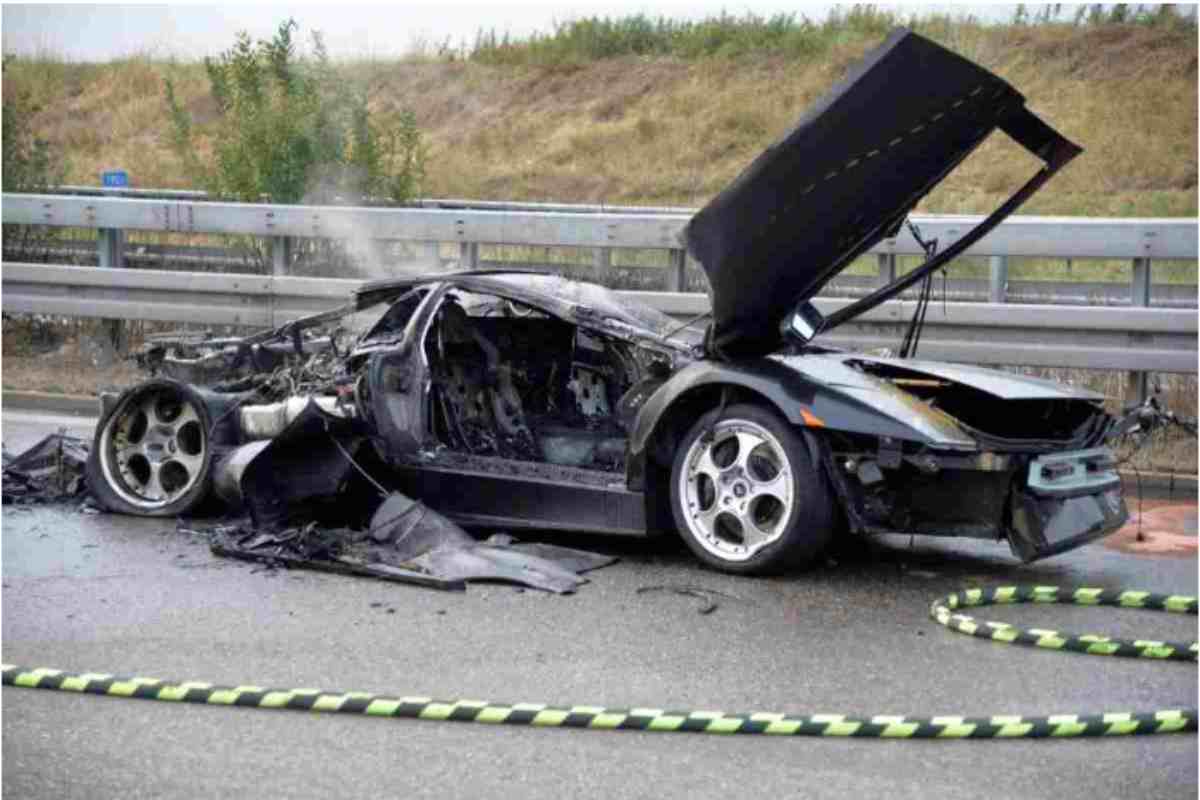 una Lamborghini distrutta
