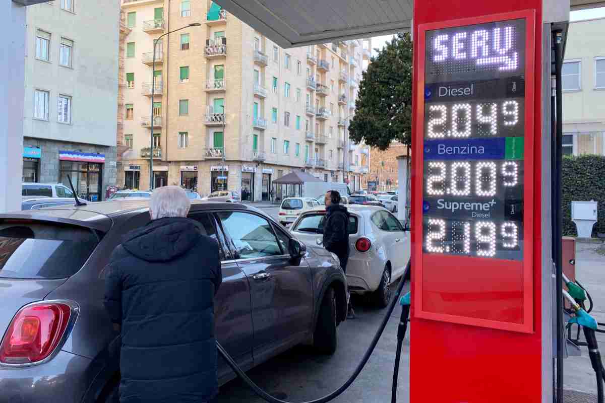 Il prezzo della benzina in rialzo 