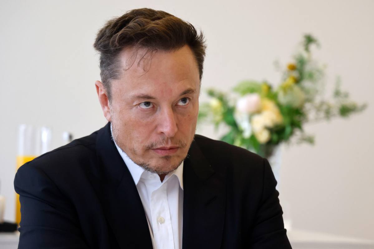 Tesla Elon Musk arriva la guida autonoma