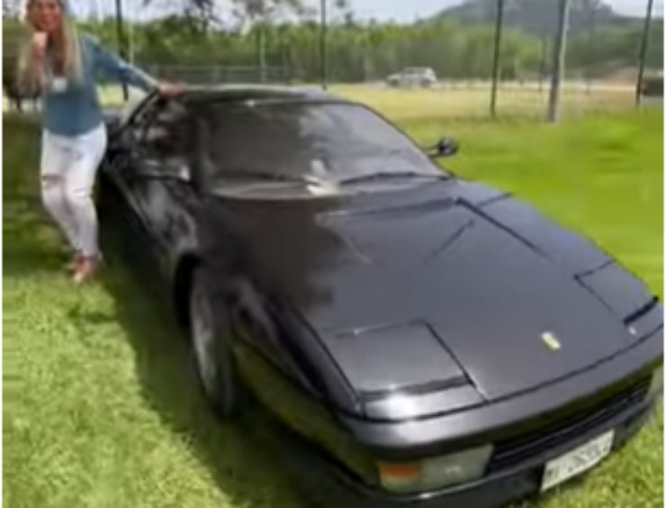 Ecco la Ferrari Testarossa di Lapadula
