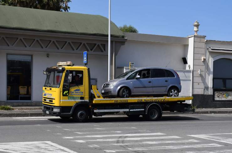 multa auto senza patente brescia