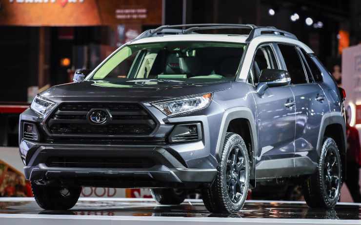 Toyota RAV4, auto a rischio incendio