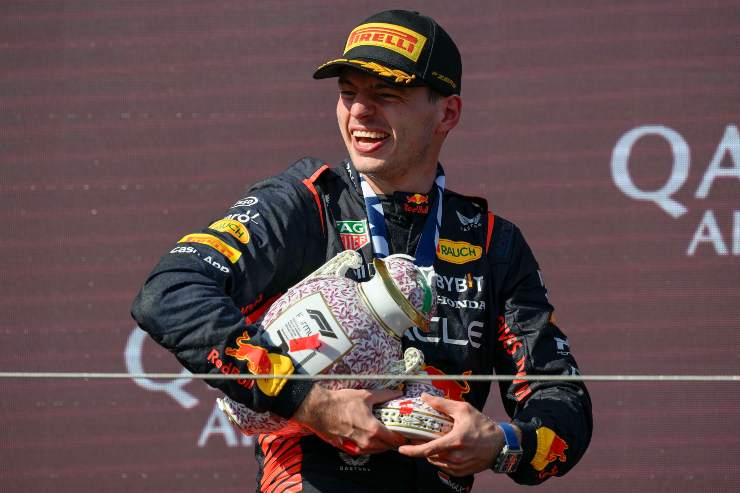 Verstappen, Norris gli fa cadere il premio