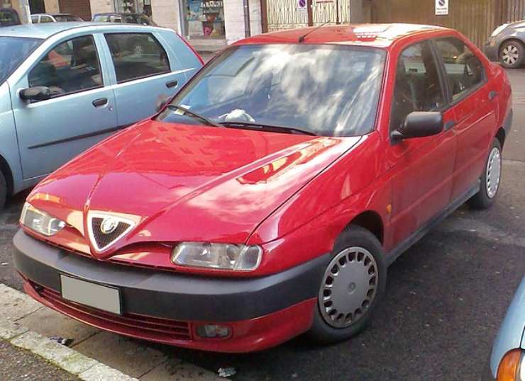 La prima auto di D'Alessio, una Alfa 146