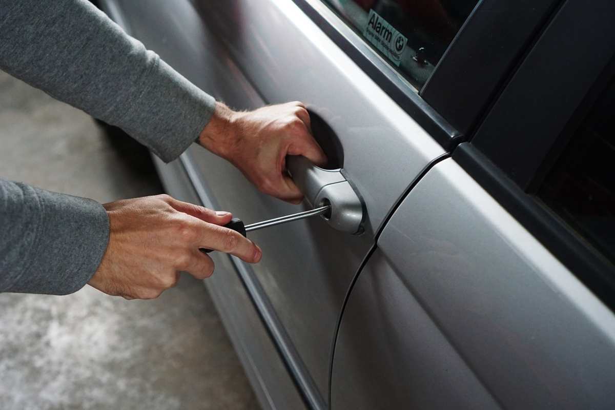 Ladri d'auto, come proteggersi