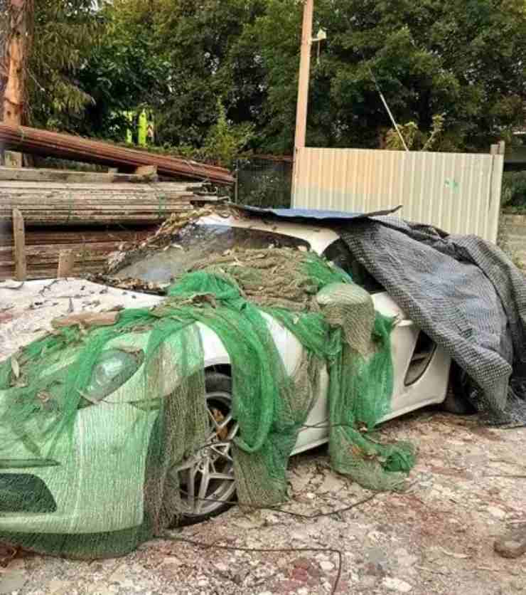 Porsche abbandonata e riparata