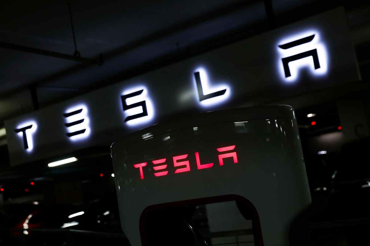 tesla espansione problemi