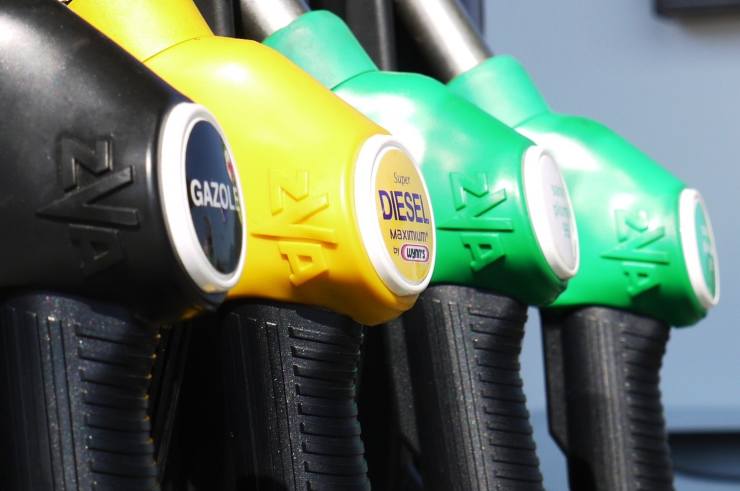 Benzina, aumento dei prezzi