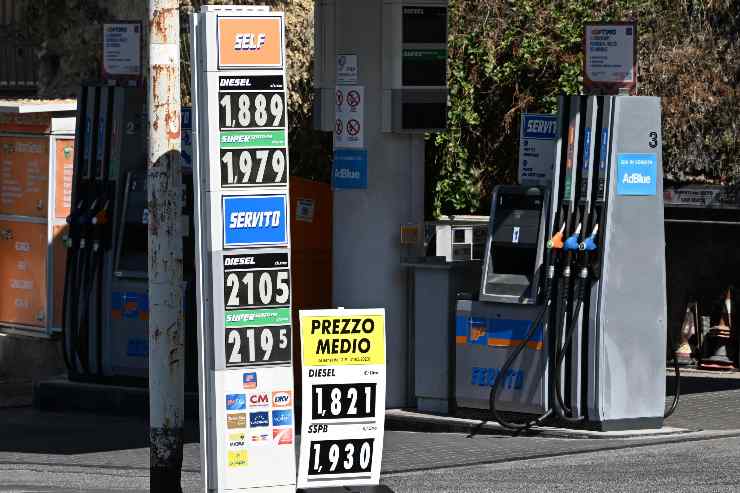 Benzina sempre più costosa