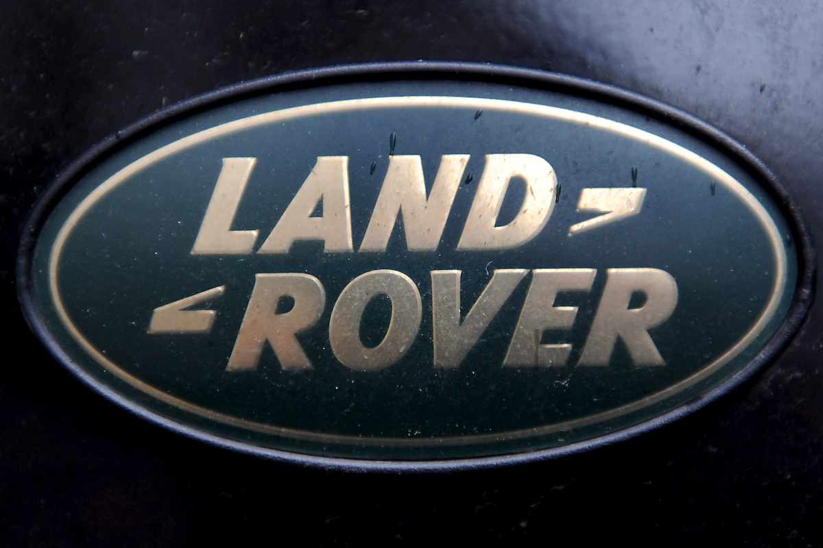 Land Rover, prezzo cala a picco