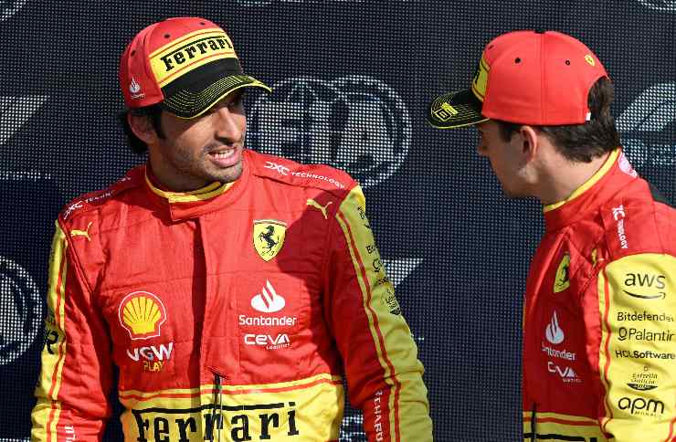 Carlos Sainz e Charles Leclerc che sfida