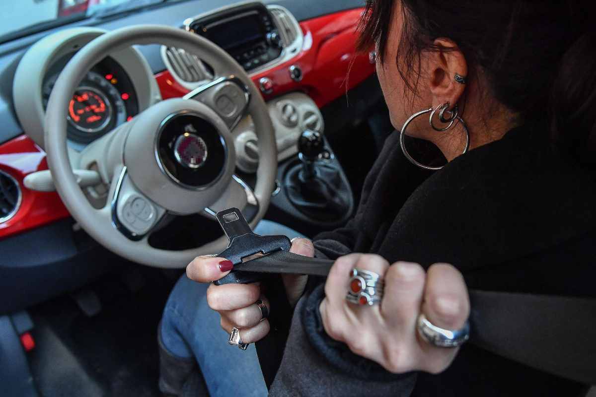 Cinture di sicurezza in auto