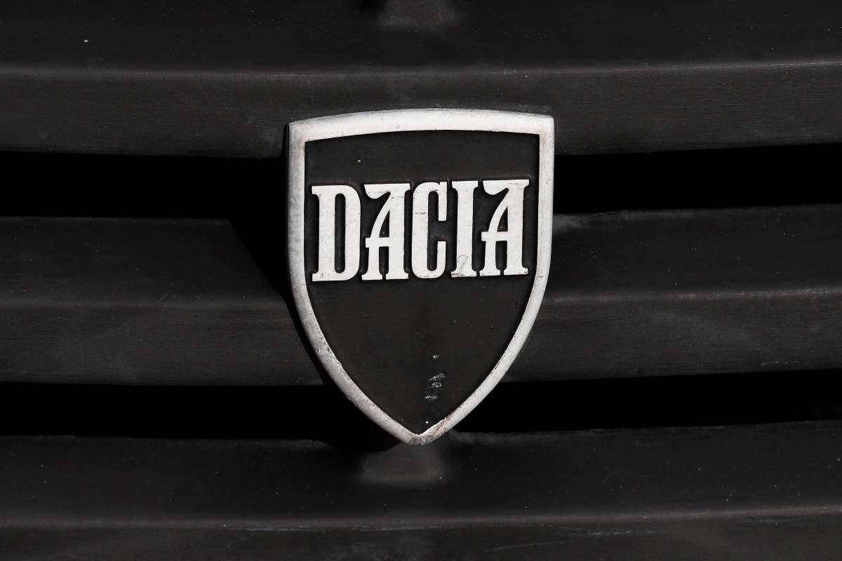 dacia microcar sfida a fiat e citroen