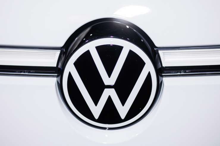 Volkswagen, crollo vendite auto elettriche