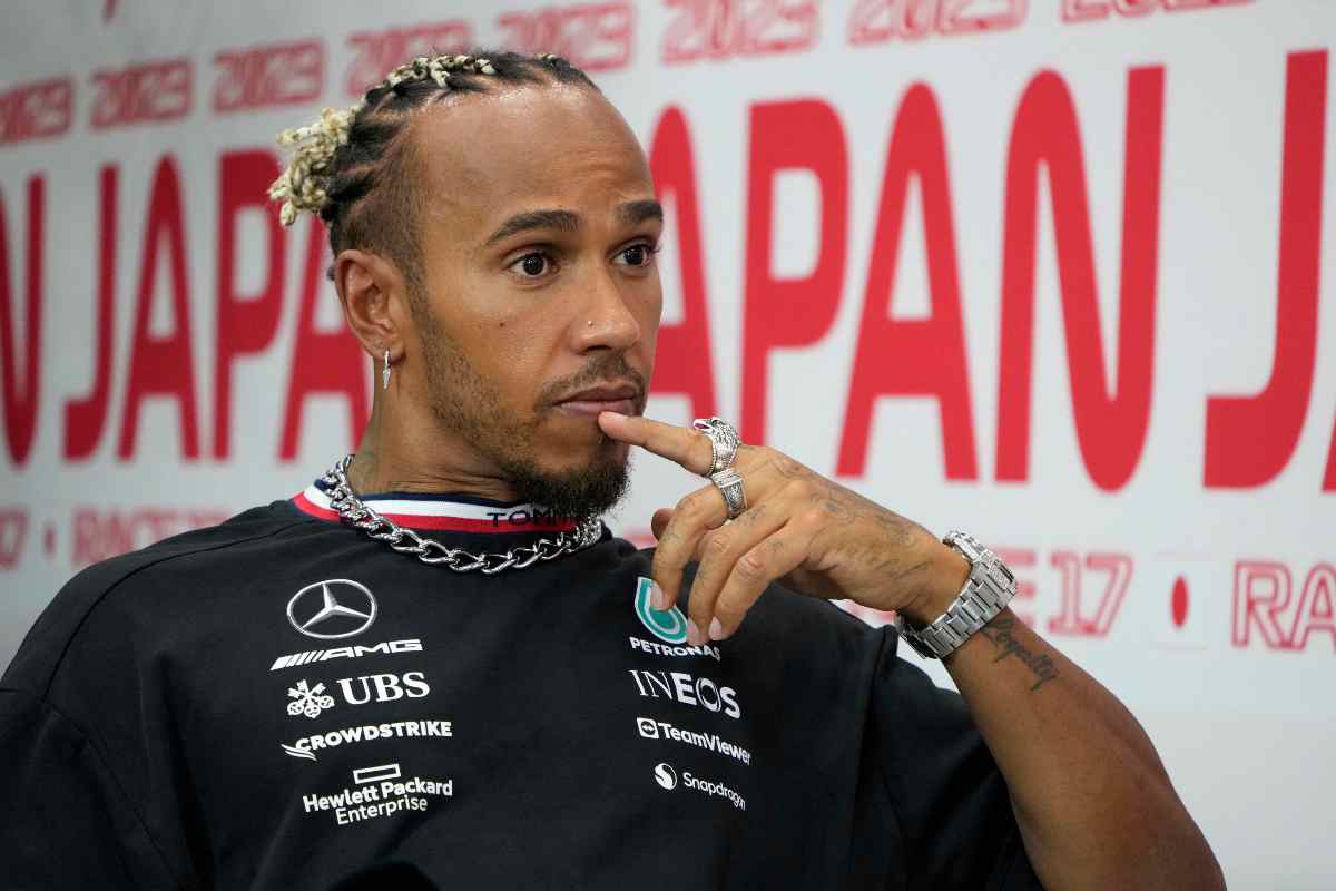 Lewis Hamilton casco speciale