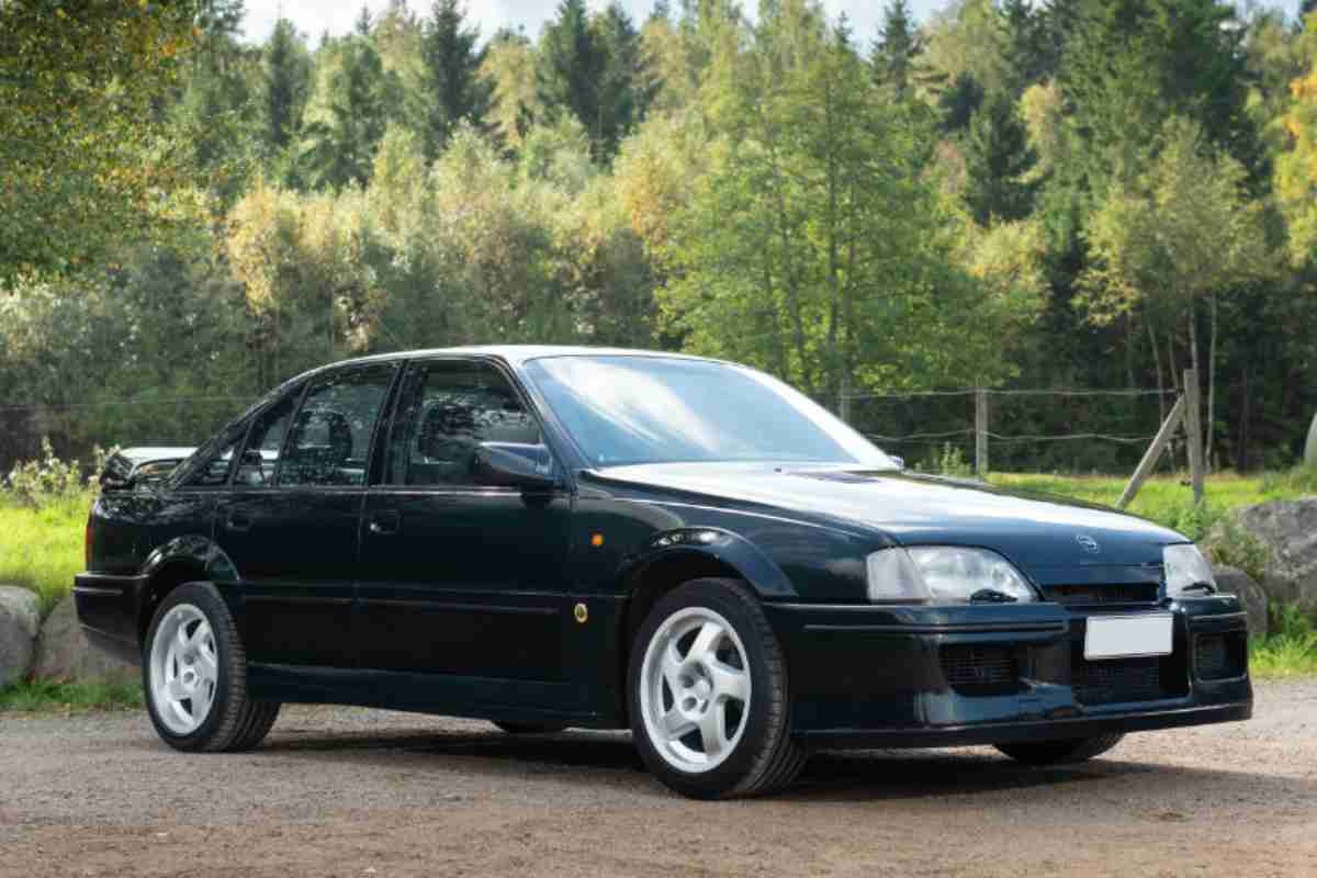 Questa Opel Omega Lotus 1991 è un vero affare: ecco il prezzo 